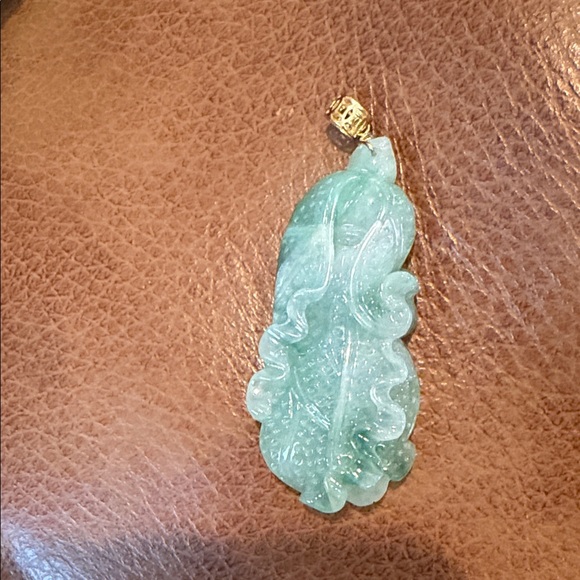 Jewelry - Elegant Jadeite with Pendant with Gold plated 925 silver pendant.